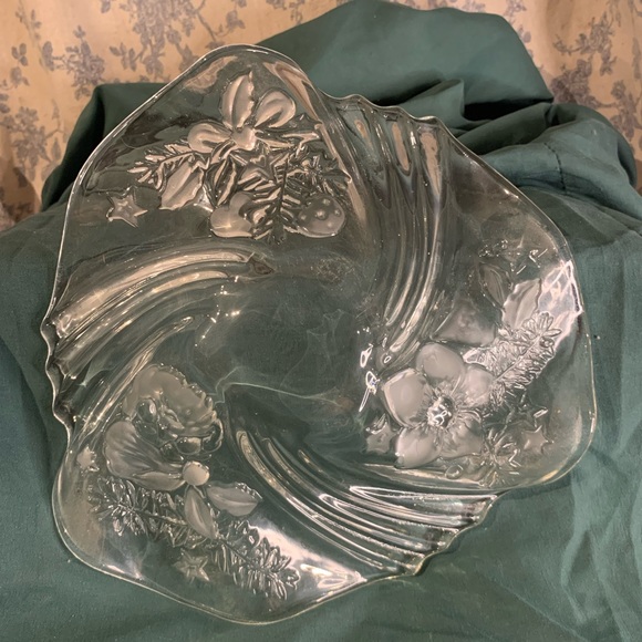 VTG Mikasa Christmas Medley 9" Crystal Bon Bon Plate - Picture 4 of 6